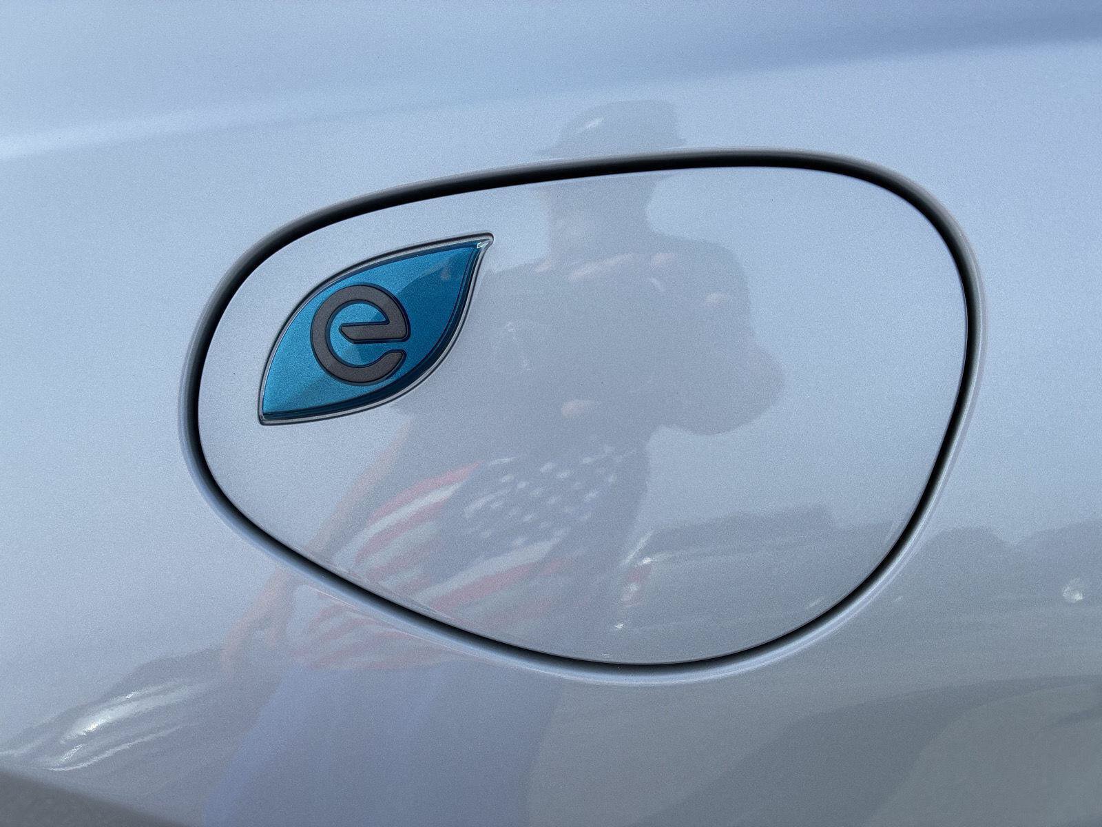 Used 2024 Chrysler Pacifica Premium FWD image 43