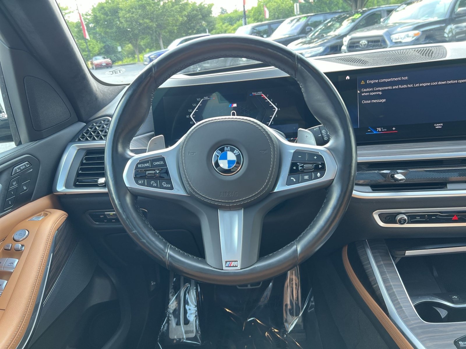 Used 2023 BMW X7 xDrive40i w/ M Sport Package AWD/4WD image 16
