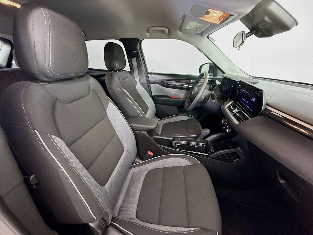 Used 2024 Chevrolet TrailBlazer LT w/ Driver Confidence Package AWD/4WD image 29