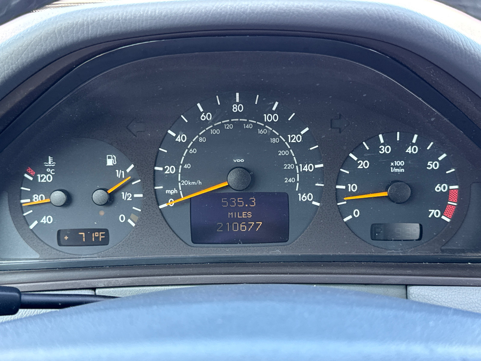 Used 2000 Mercedes-Benz E 320 Sedan image 20