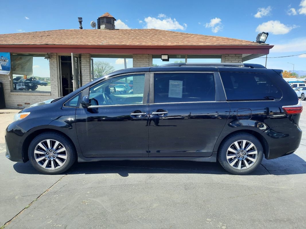 Used 2020 Toyota Sienna XLE AWD/4WD image 2