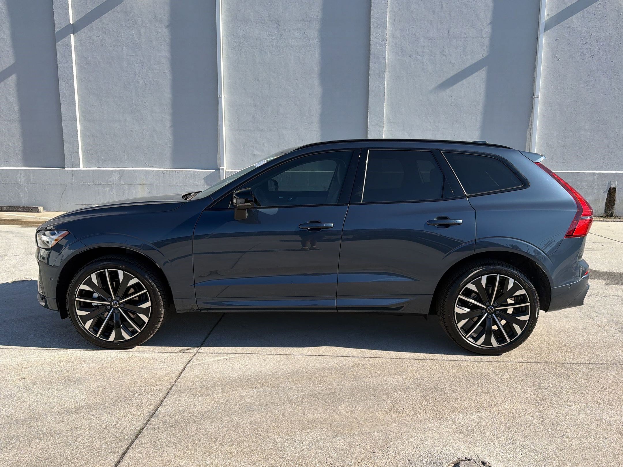 New 2026 Volvo XC60 B5 Ultra w/ Protection Package Premier AWD/4WD video 2