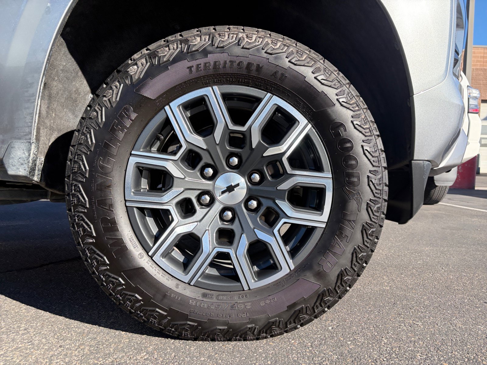 Used 2023 Chevrolet Colorado Z71 w/ Advanced Trailering Package AWD/4WD image 30