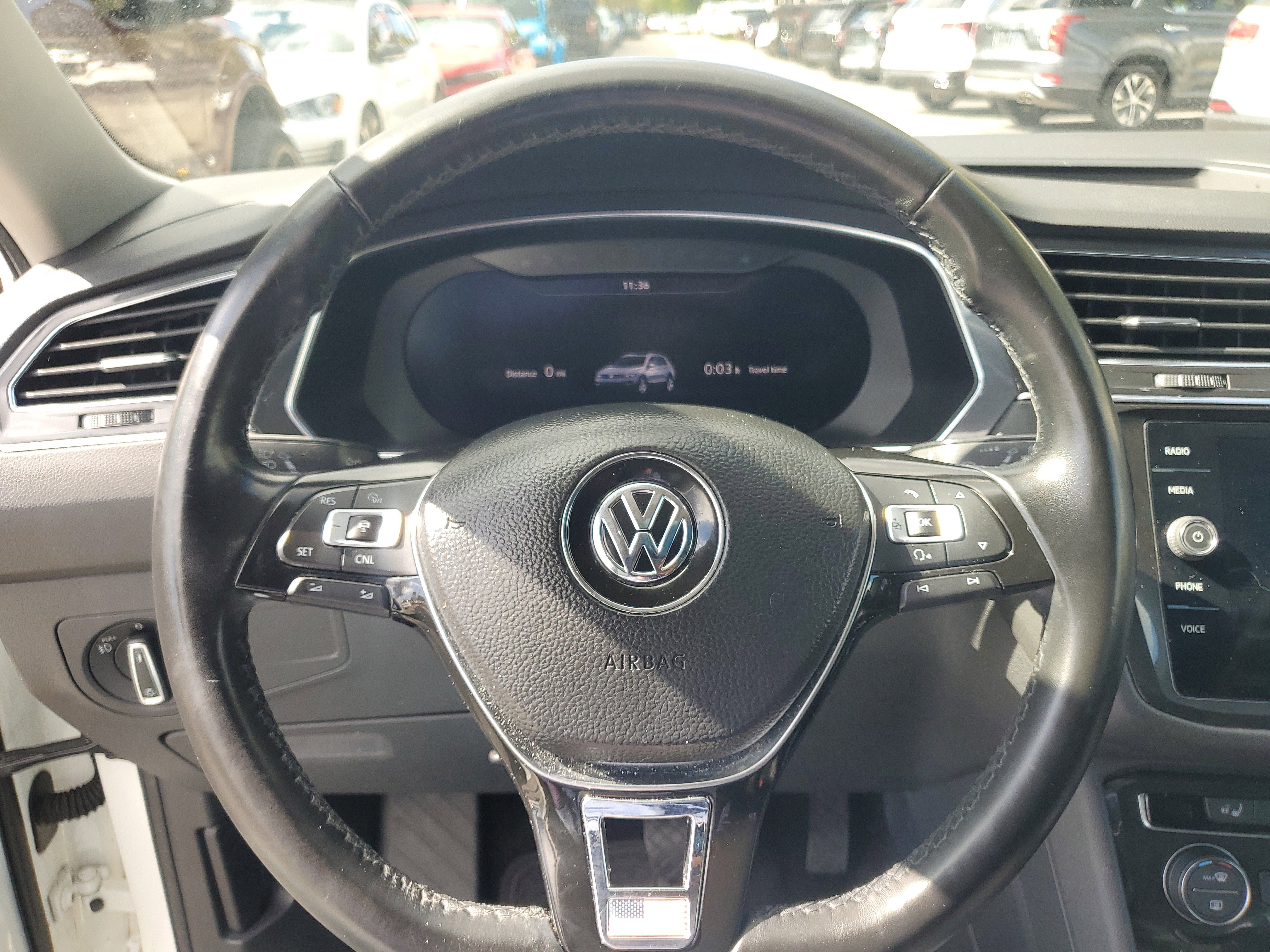 Used 2018 Volkswagen Tiguan SEL Premium image 20