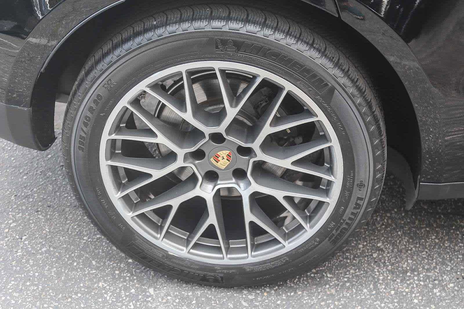 Used 2018 Porsche Macan Sport Edition AWD/4WD image 8