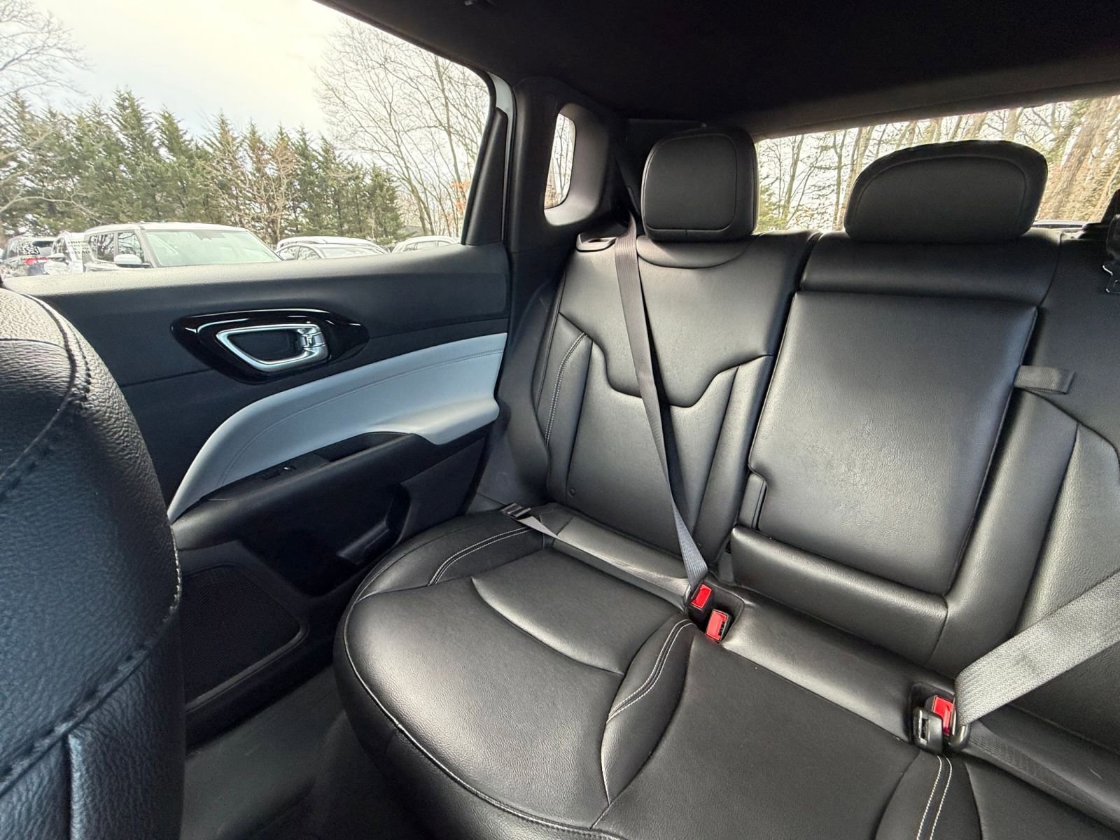 Used 2025 Jeep Compass Limited image 40