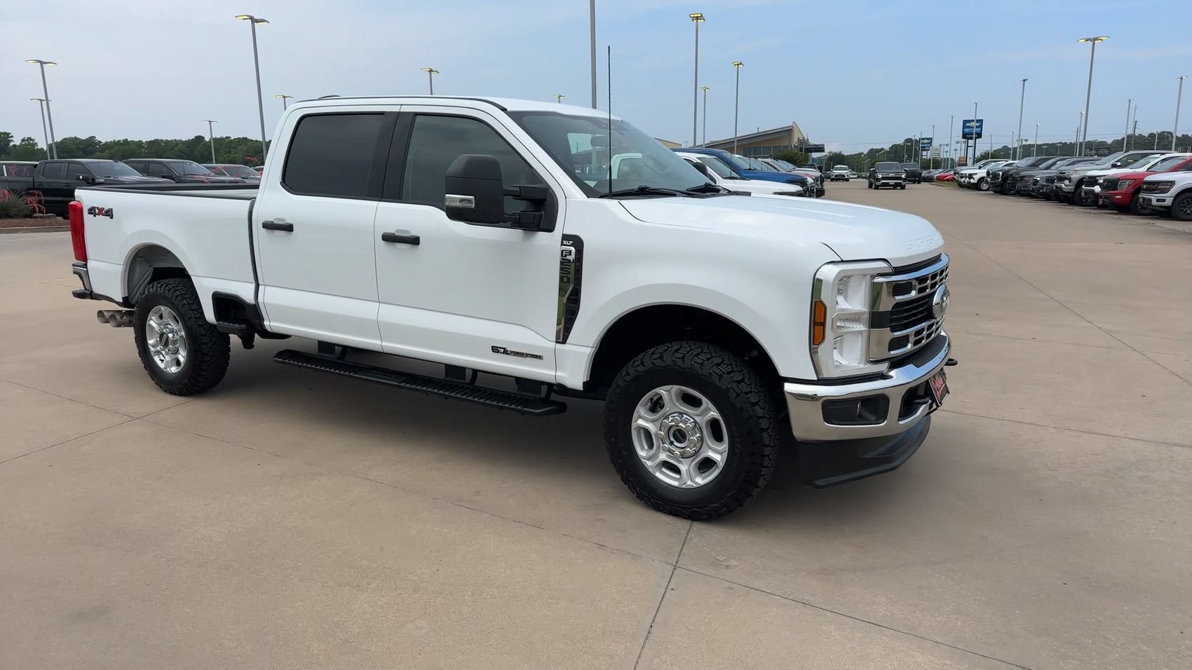 Used 2025 Ford F250 XLT AWD/4WD image 3