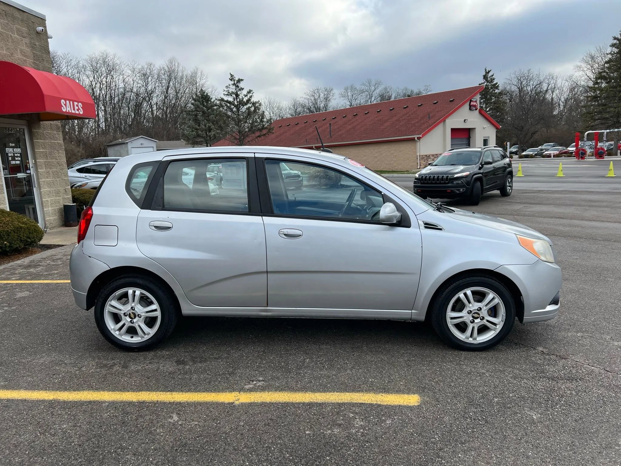 Used 2011 Chevrolet Aveo5 LT w/ Power and Convenience Package image 4