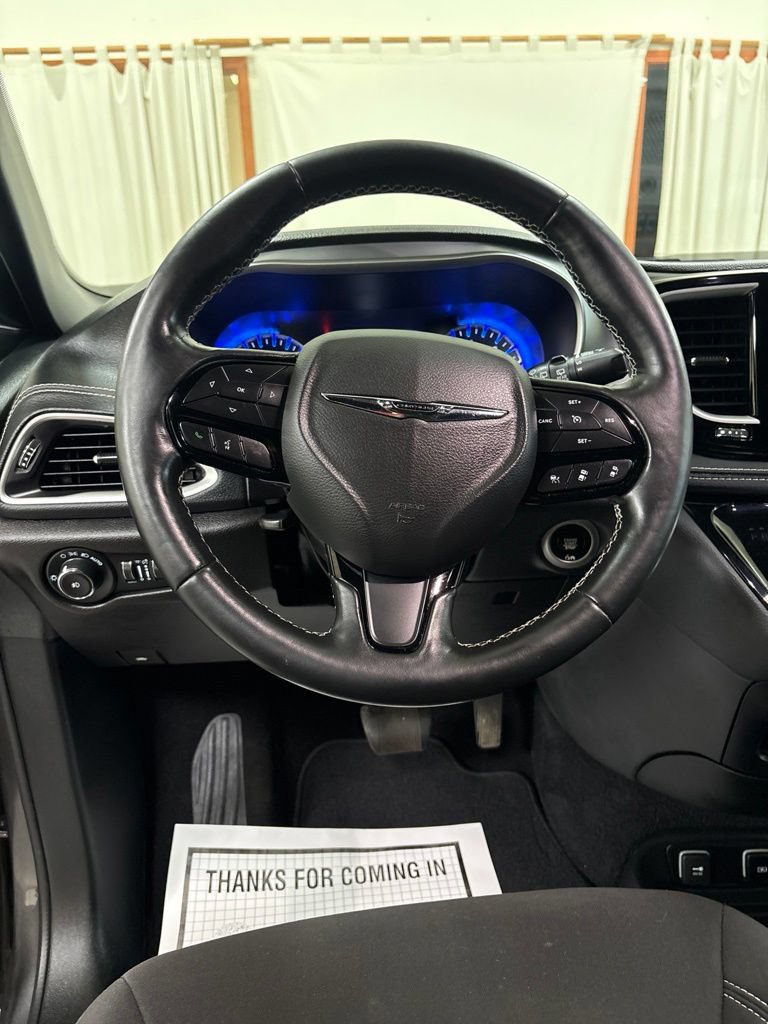Used 2021 Chrysler Pacifica Touring w/ S Appearance Package FWD image 13