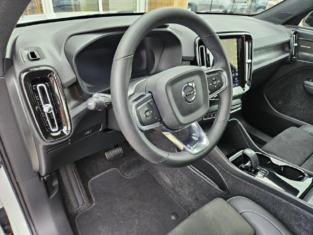 Certified 2023 Volvo C40 P8 Recharge Ultimate AWD/4WD image 19