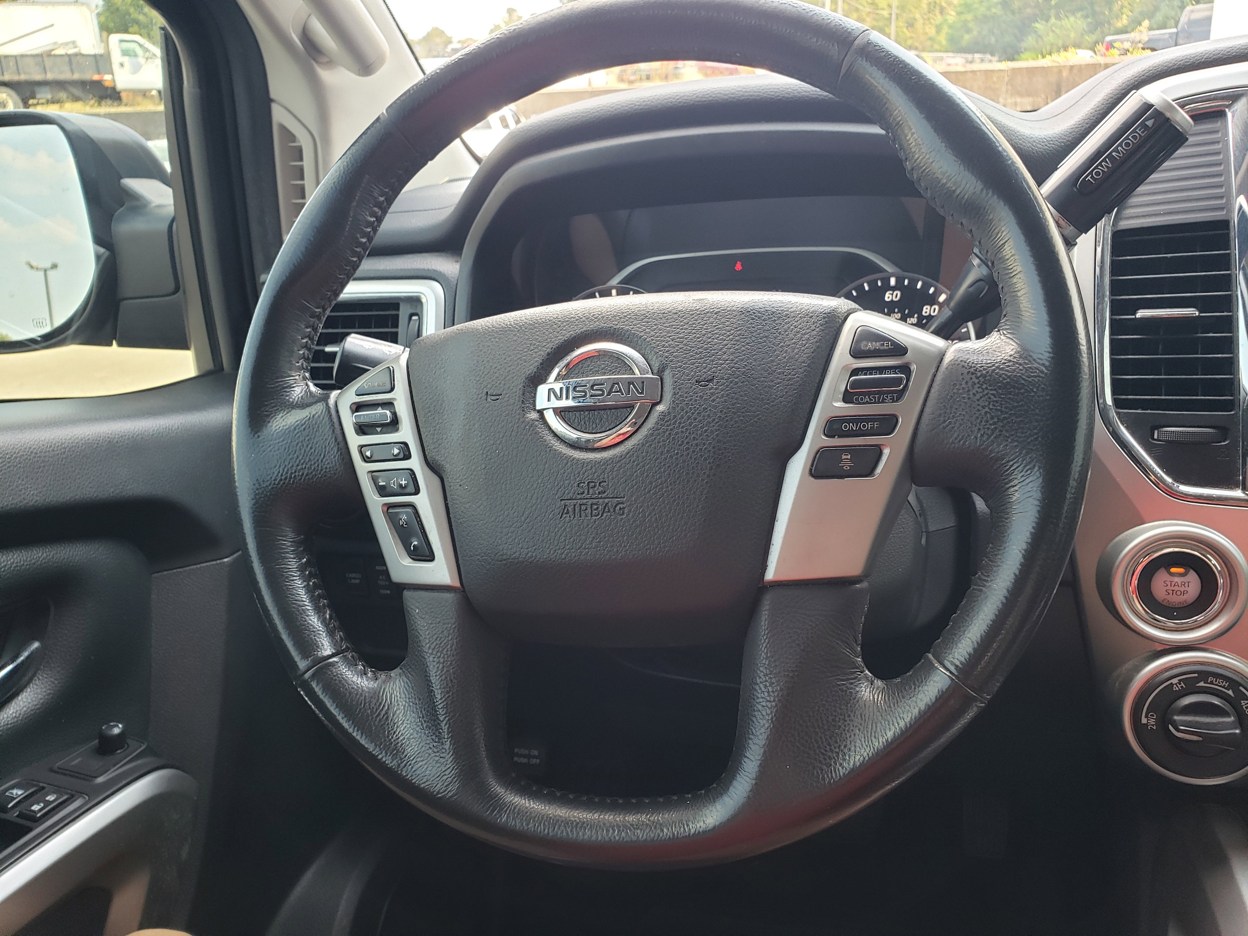 Used 2021 Nissan Titan SV w/ SV Convenience Package image 15