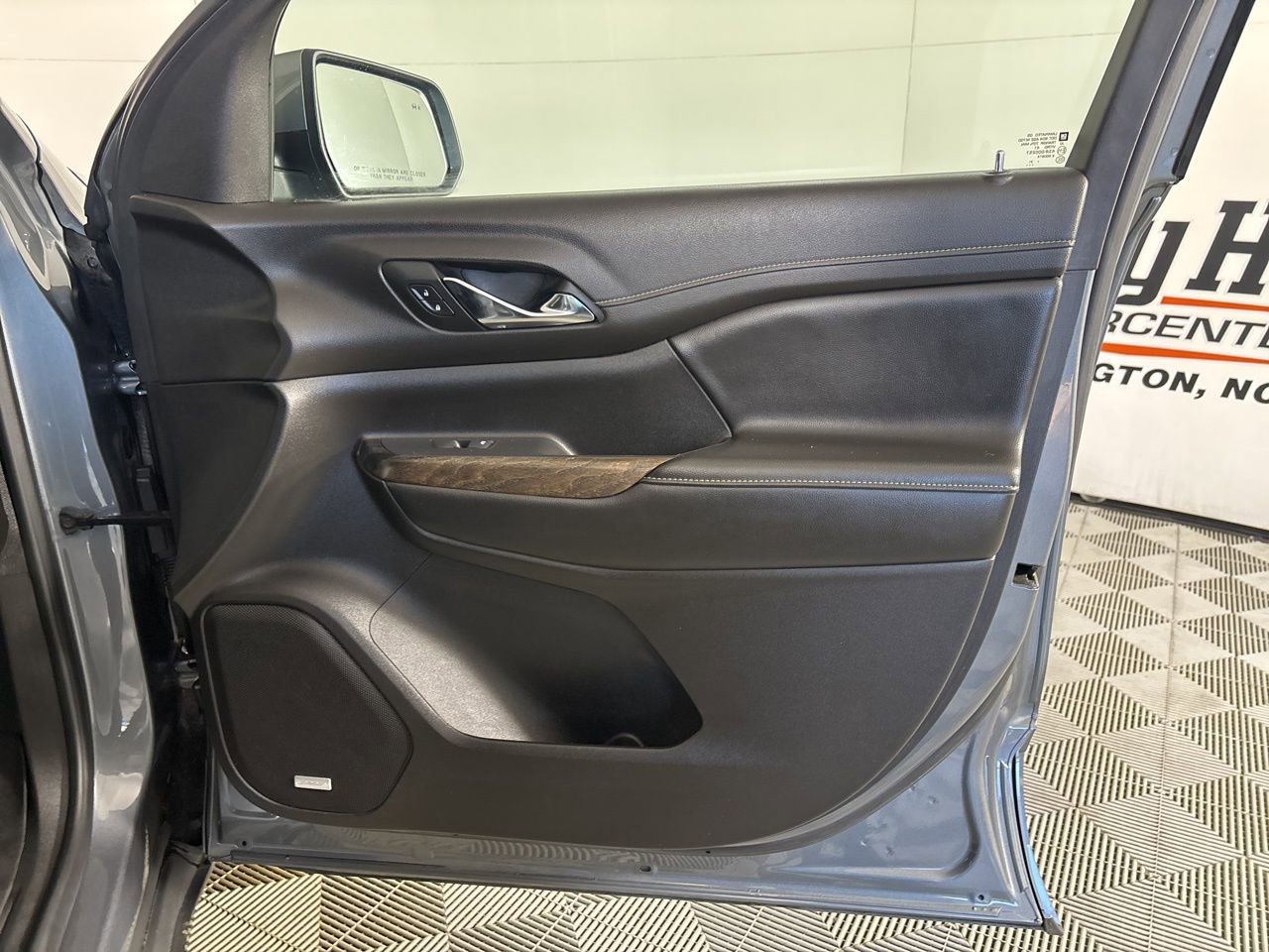 Used 2022 GMC Acadia Denali w/ Denali Ultimate Package image 30