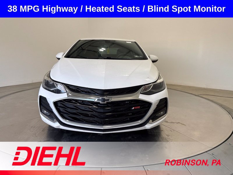 Used 2019 Chevrolet Cruze LT w/ Convenience Package FWD image 2