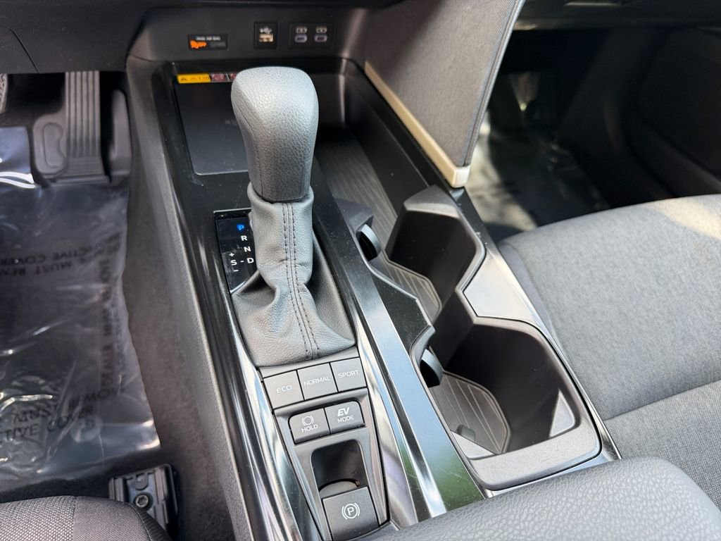 Used 2025 Toyota Camry LE FWD image 28