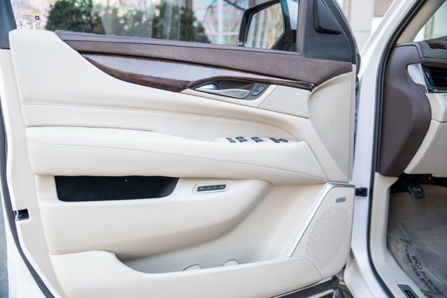 Used 2016 Cadillac Escalade Luxury image 50