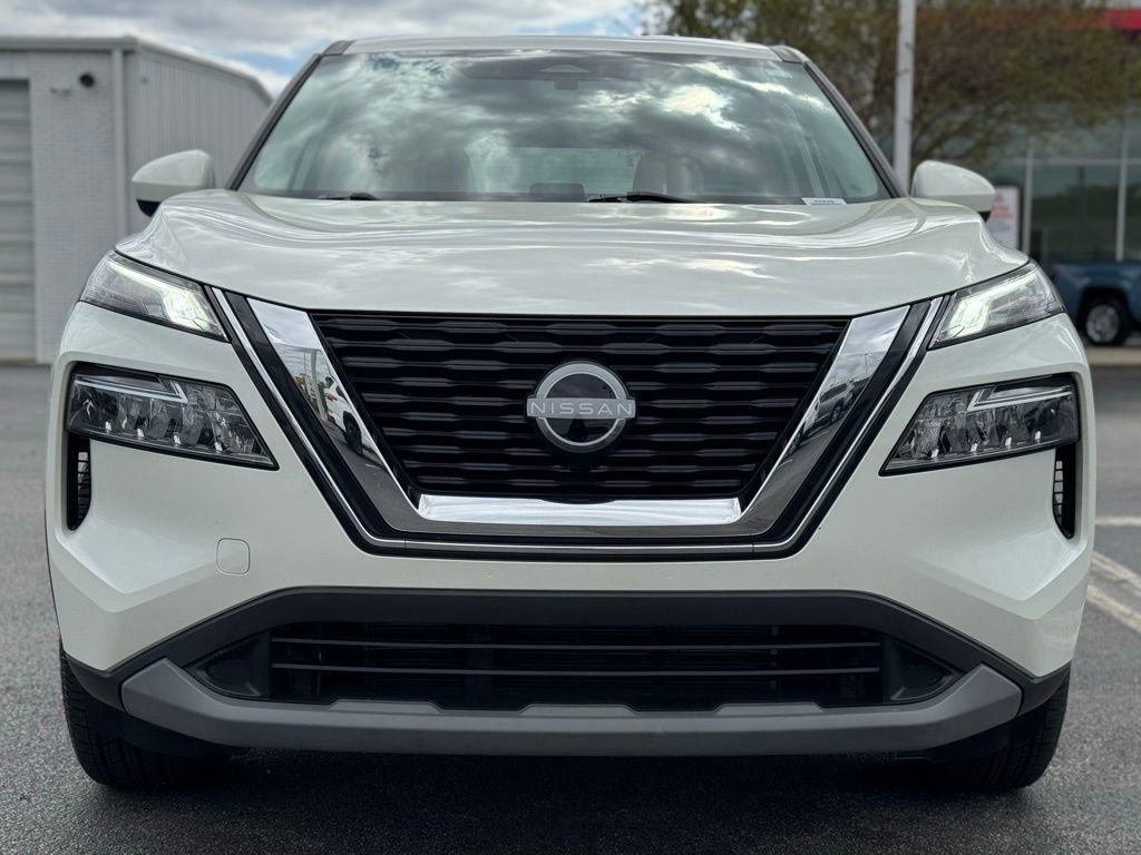 Used 2023 Nissan Rogue SV image 4