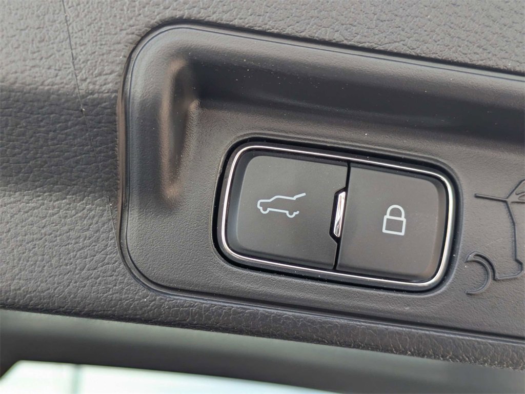 Used 2025 Ford Explorer Platinum w/ Ultimate Package image 15