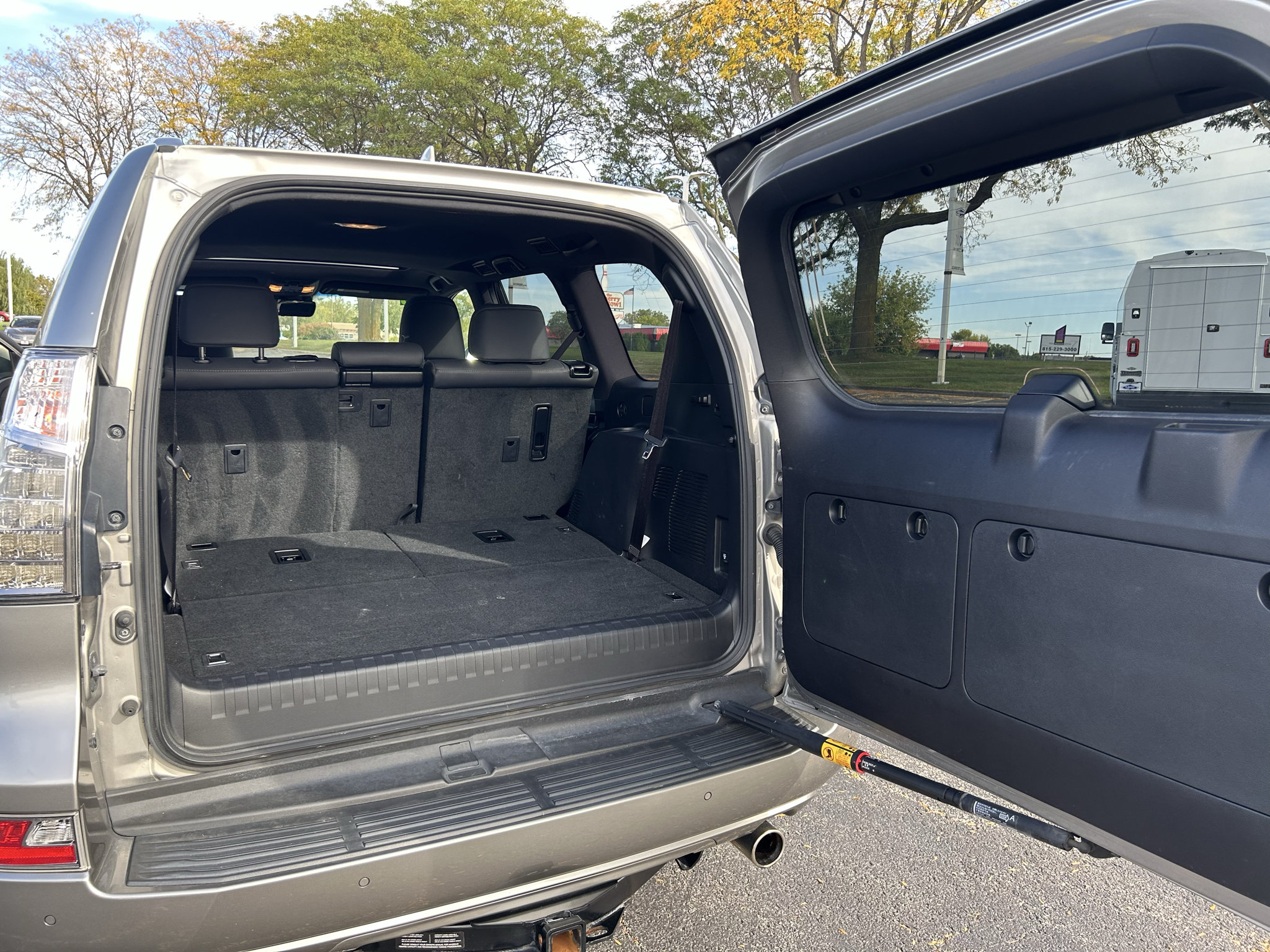 Used 2020 Lexus GX 460 Premium w/ Premium Package AWD/4WD image 28