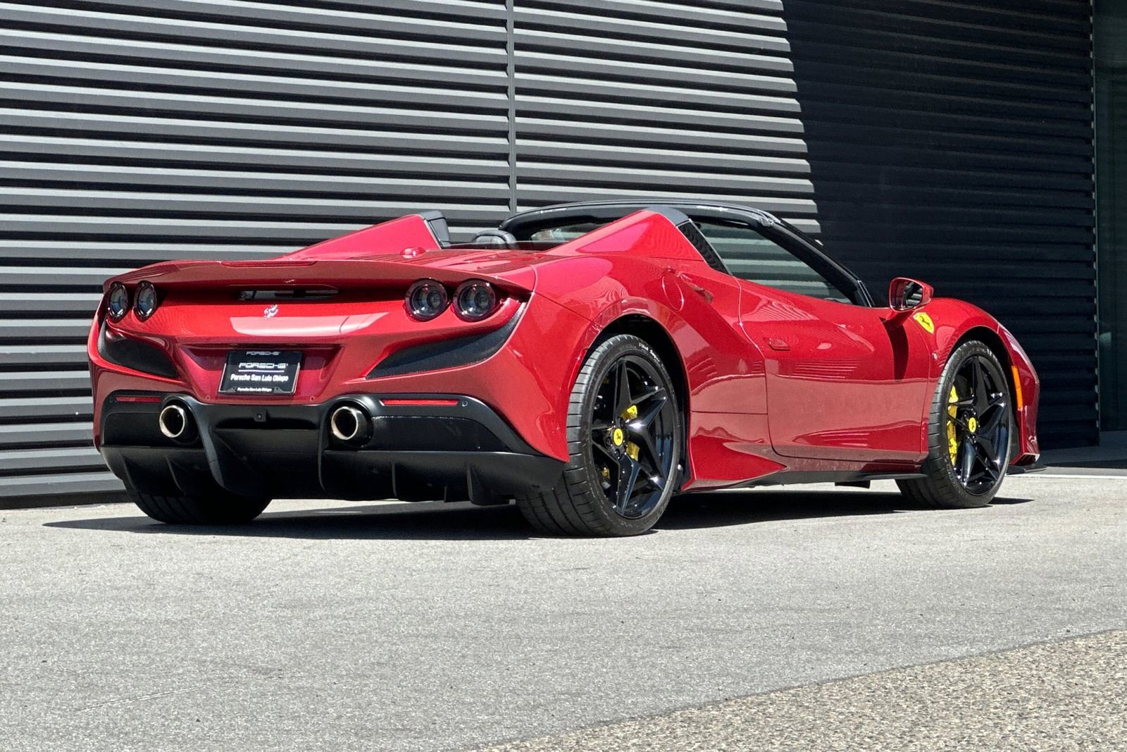 Used 2022 Ferrari F8 Tributo image 8
