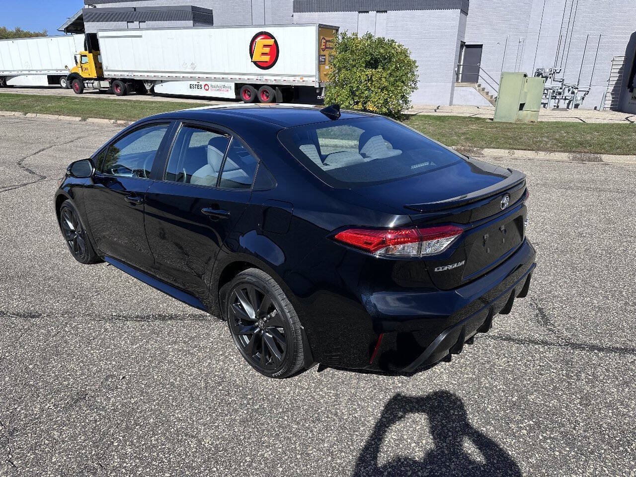 Used 2023 Toyota Corolla SE FWD image 4