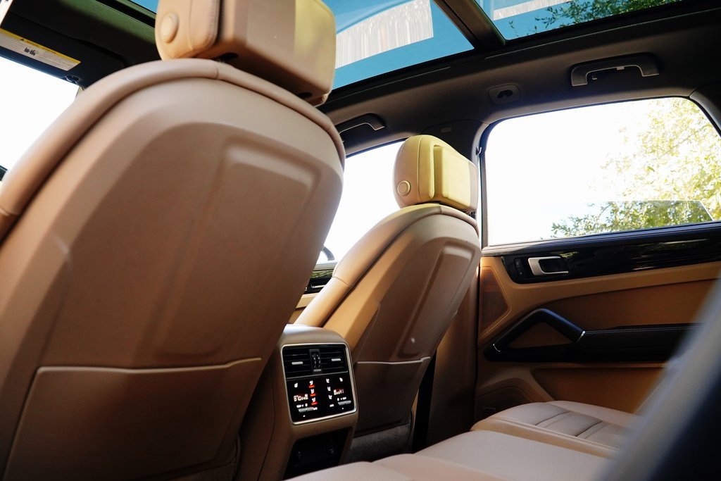 Used 2019 Porsche Cayenne S image 33