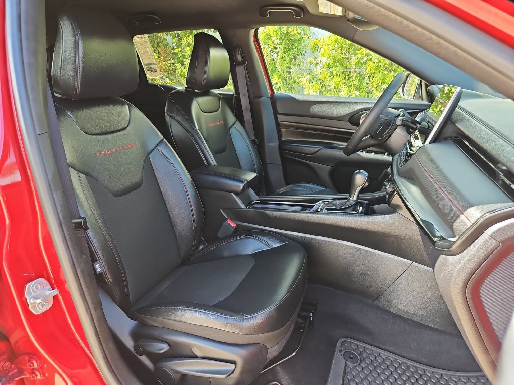 Used 2025 Jeep Compass Trailhawk AWD/4WD image 31