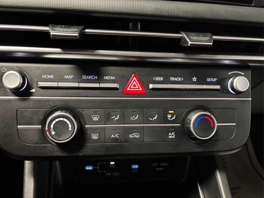 Certified 2025 Hyundai Tucson SE image 30