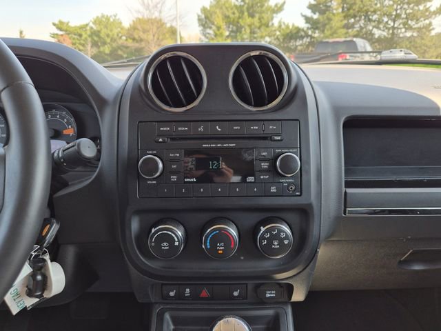 Used 2015 Jeep Patriot High Altitude AWD/4WD image 23