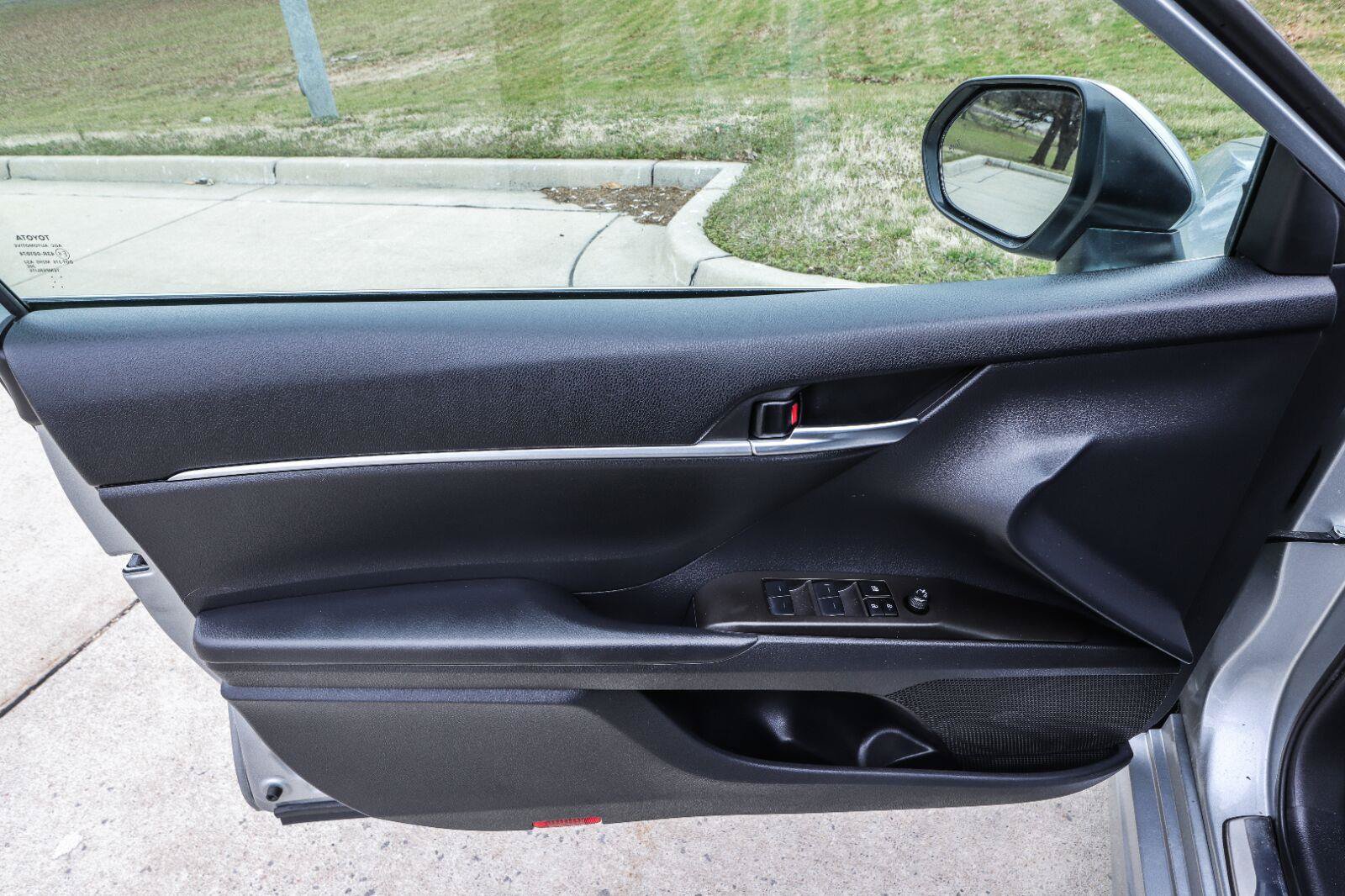 Used 2023 Toyota Camry SE FWD image 35