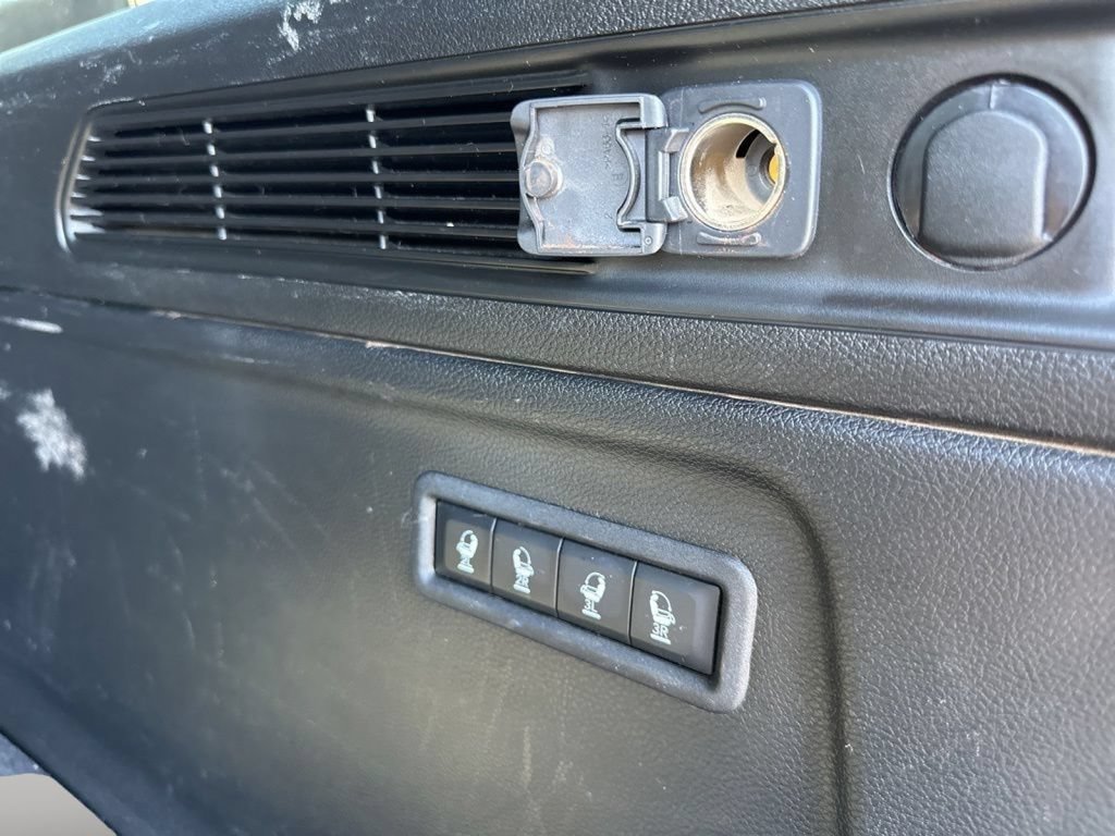 Used 2023 Jeep Wagoneer L Series II AWD/4WD image 16