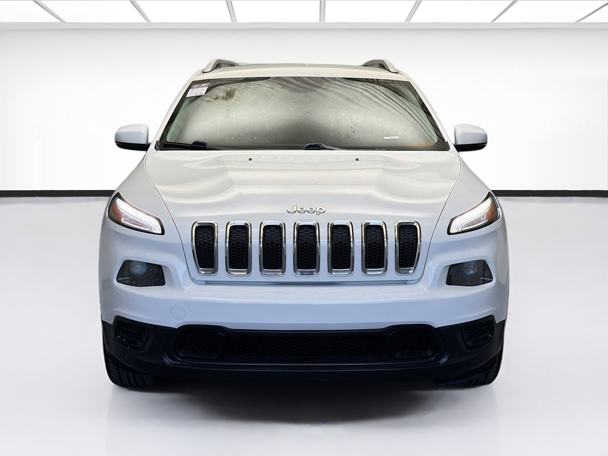 Used 2017 Jeep Cherokee Limited image 2