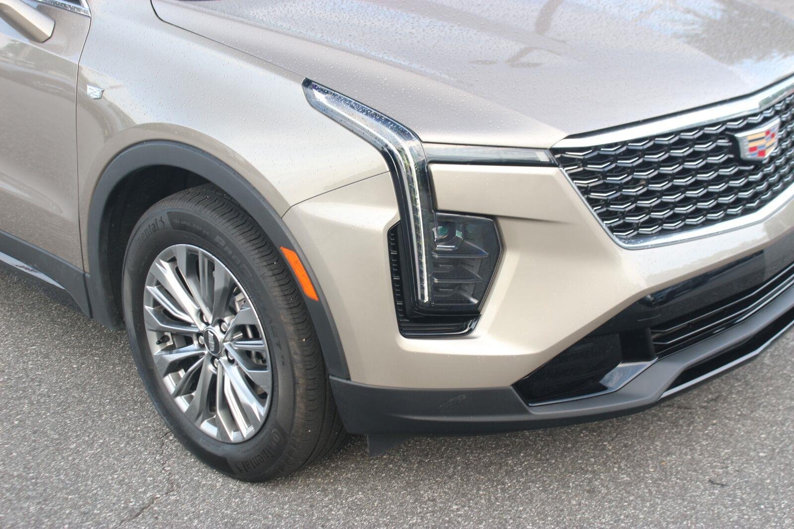 Used 2024 Cadillac XT4 Premium Luxury FWD image 9