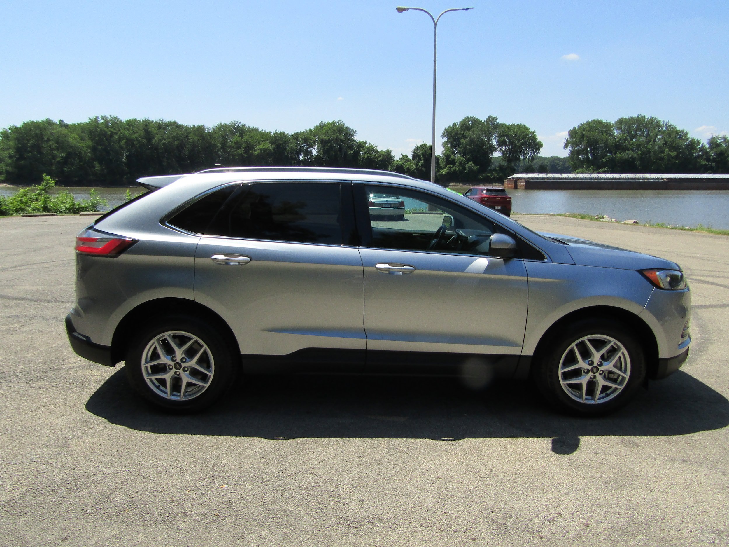 Used 2023 Ford Edge SEL w/ Convenience Package AWD/4WD image 5