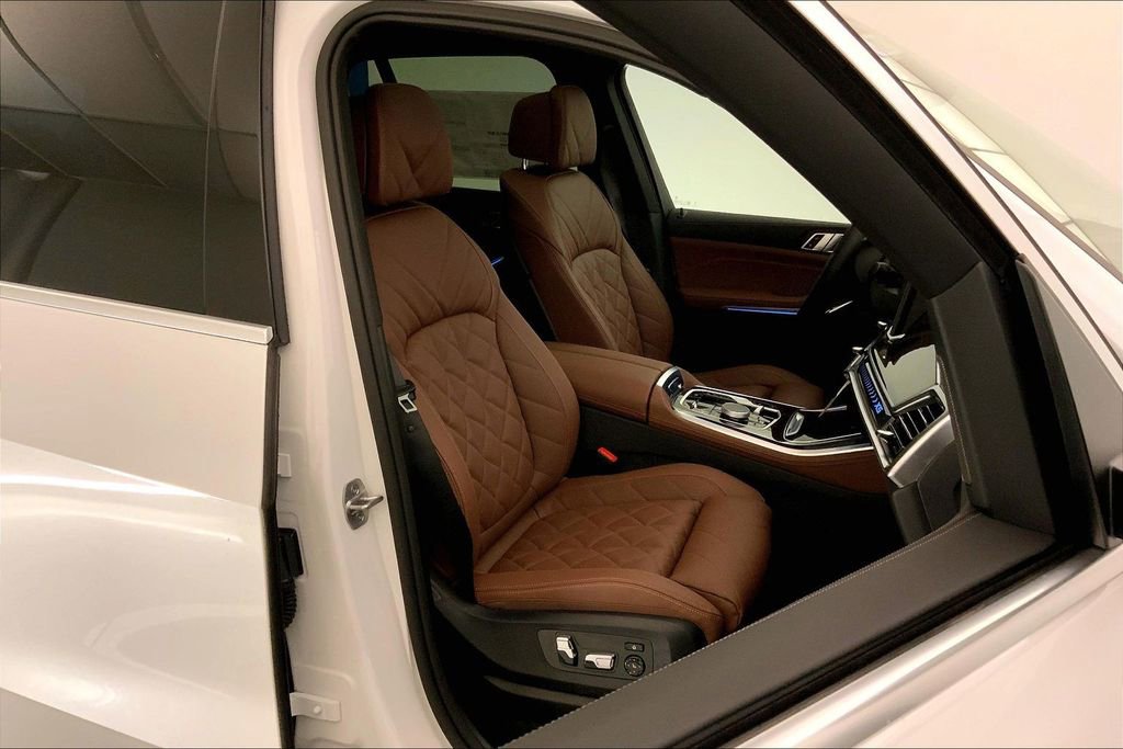 New 2026 BMW X5 xDrive50e w/ Climate Comfort Package image 7