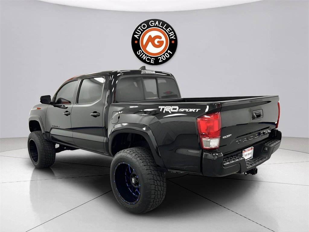Used 2016 Toyota Tacoma TRD Sport image 5