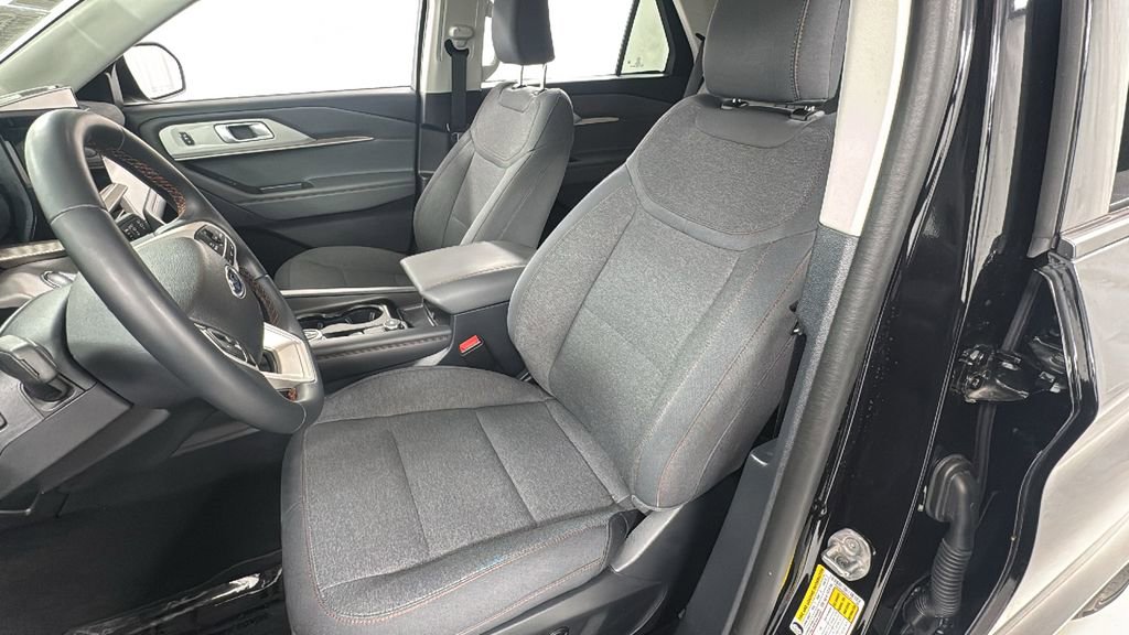Used 2025 Ford Explorer Active image 28