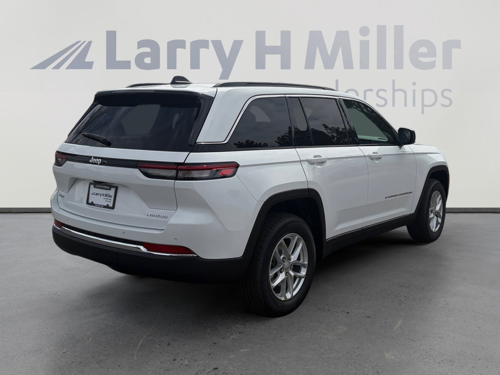 New 2026 Jeep Grand Cherokee Laredo AWD/4WD image 5