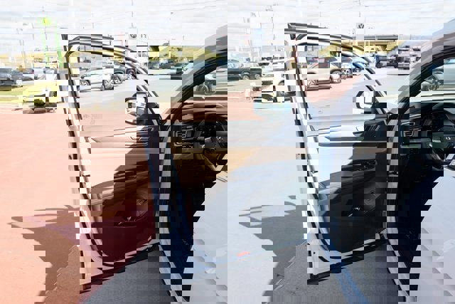 New 2026 Volkswagen Atlas Cross Sport SE image 11