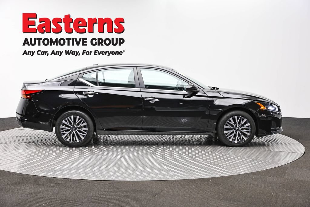 Used 2023 Nissan Altima 2.5 SV AWD/4WD image 4