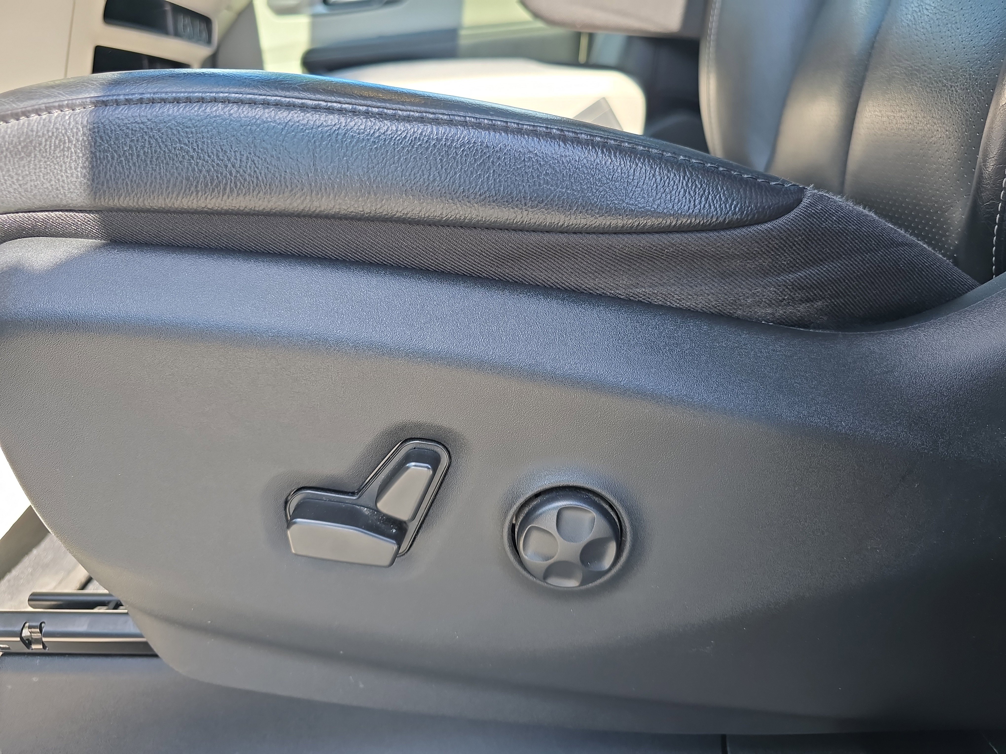 Used 2022 Chrysler Pacifica Touring-L image 13