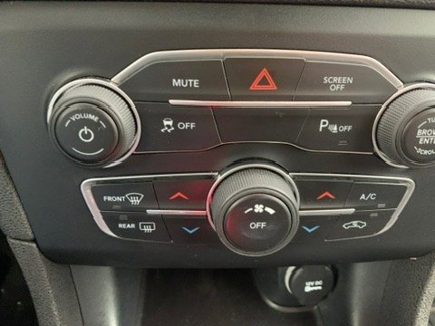 Used 2017 Dodge Charger SE w/ Power Sunroof Group image 8