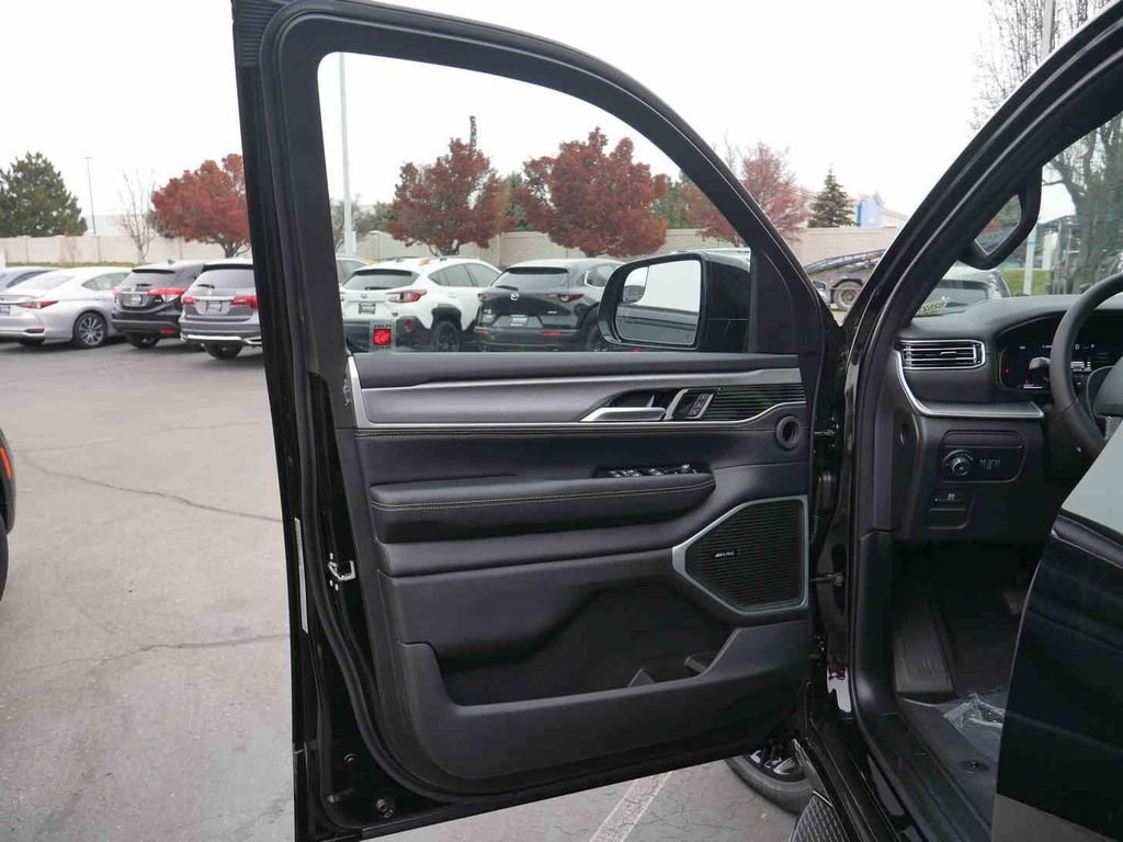 New 2025 Jeep Wagoneer L Series II w/ Convenience Group I image 23