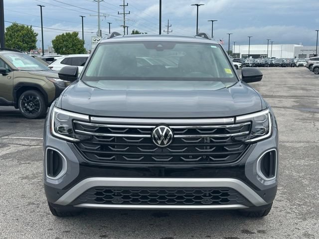 Certified 2025 Volkswagen Atlas Peak Edition SE AWD/4WD image 2