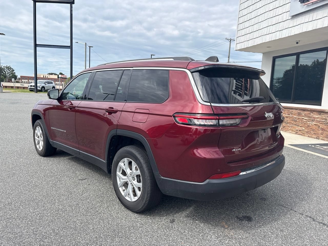 Used 2023 Jeep Grand Cherokee L Limited w/ Trailer Tow Group (B) AWD/4WD image 7