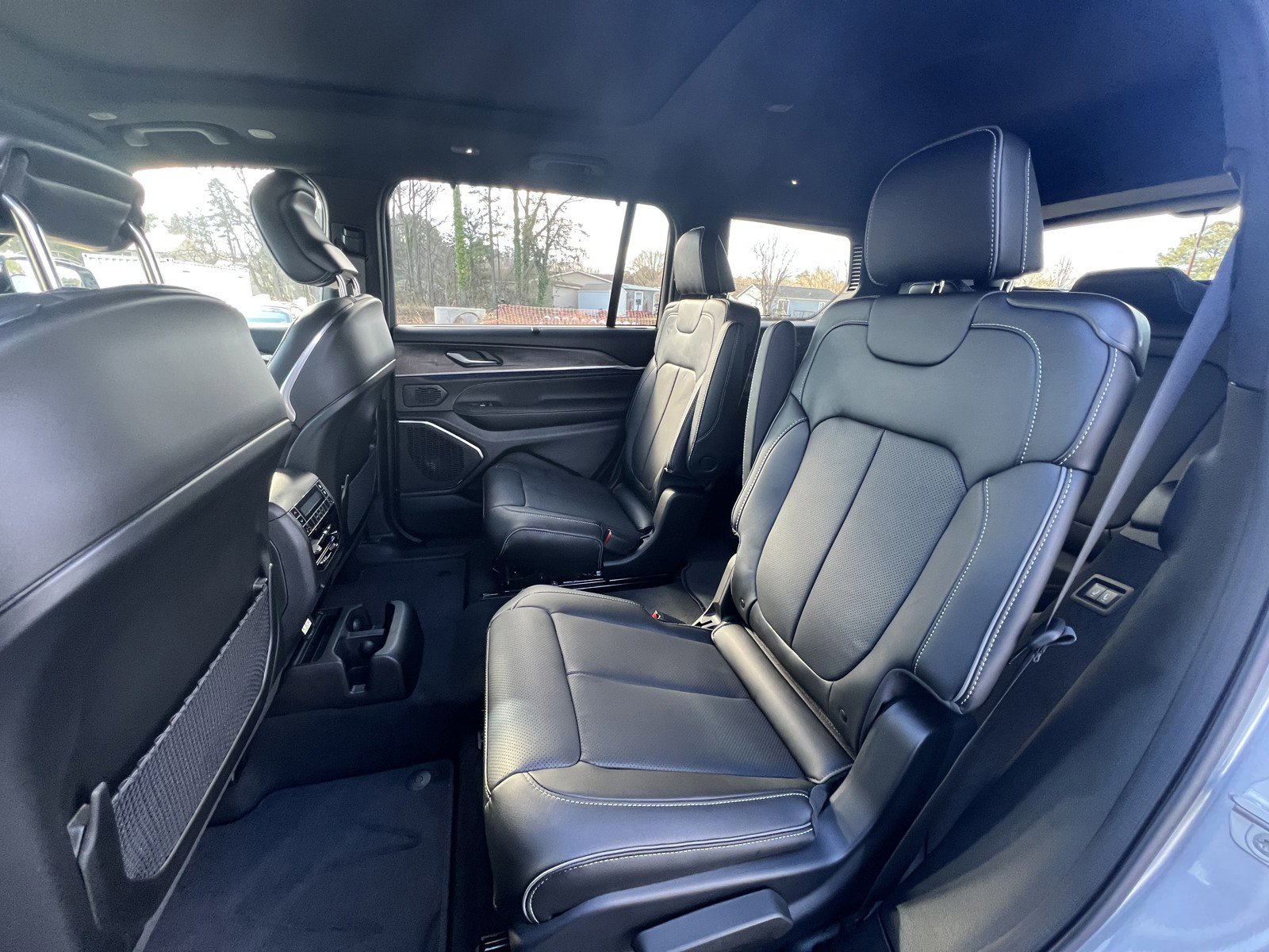 New 2025 Jeep Grand Cherokee L Overland w/ Luxury Tech Group IV image 14