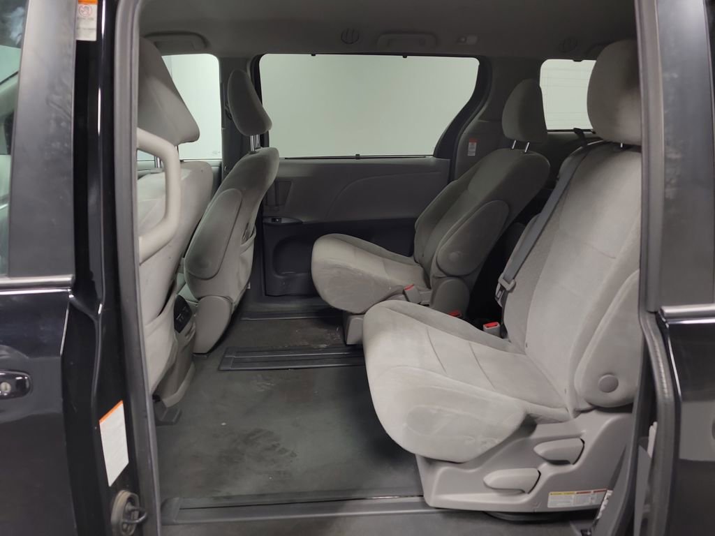 Used 2019 Toyota Sienna LE image 22