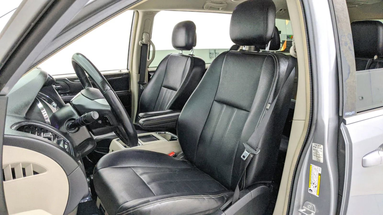 Used 2014 Chrysler Town & Country Touring image 15