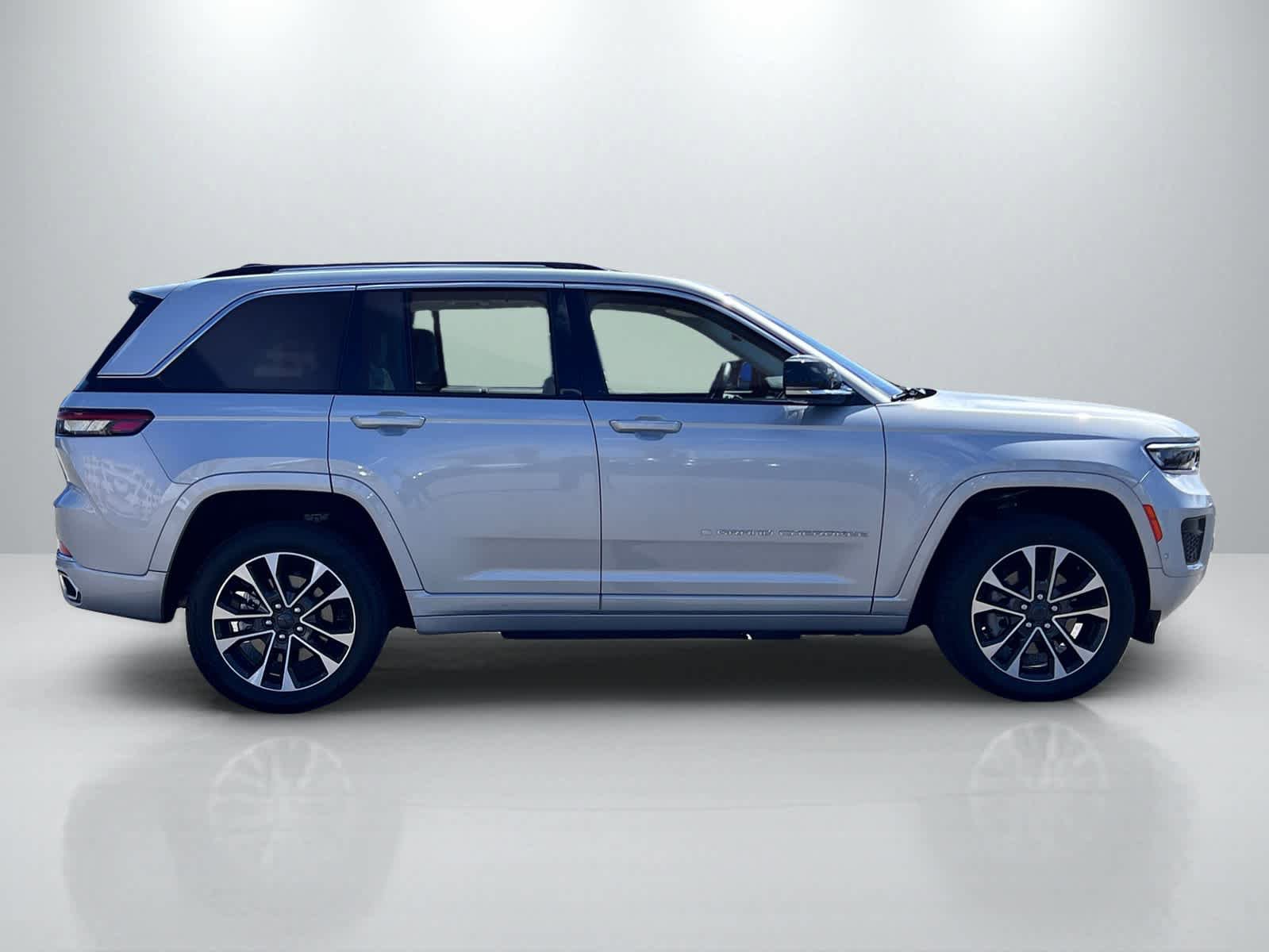 Used 2022 Jeep Grand Cherokee Overland w/ Advanced Protech Group III AWD/4WD image 8