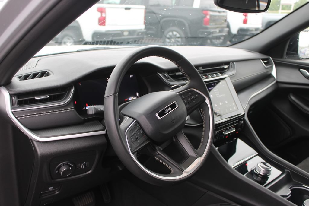 Used 2024 Jeep Grand Cherokee Altitude AWD/4WD image 23
