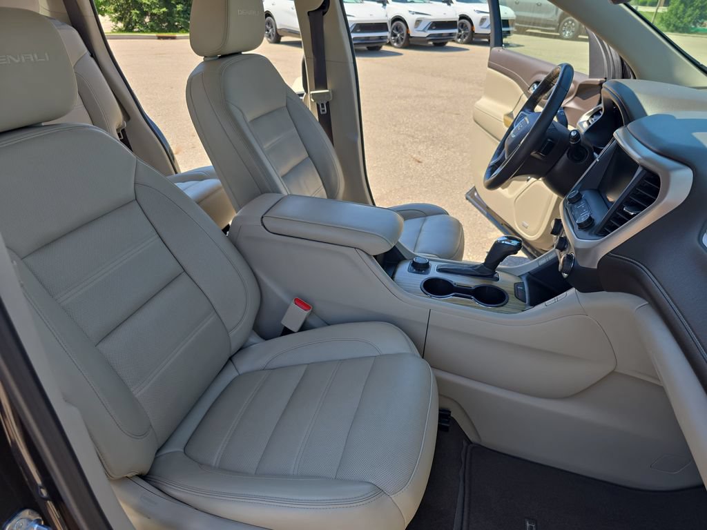 Certified 2019 GMC Acadia Denali w/ Technology Package AWD/4WD image 10